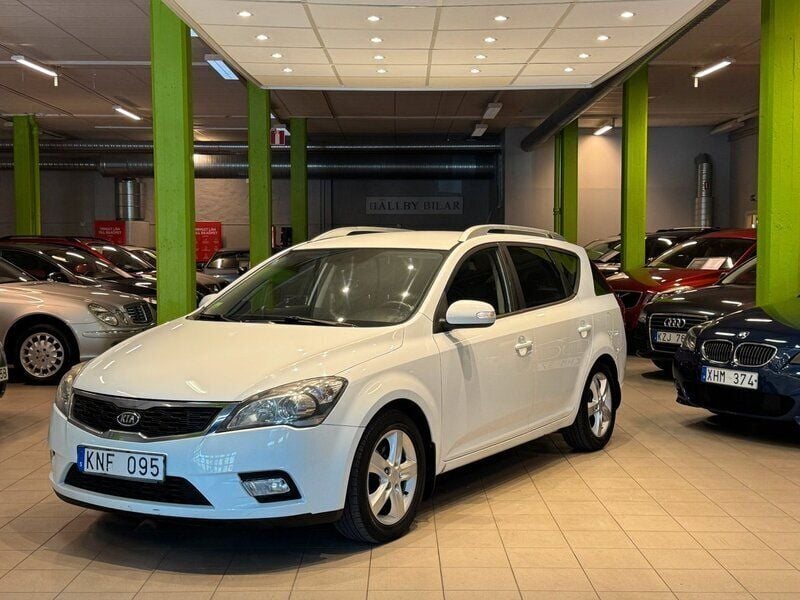 Vit Begagnad 2010 Kia Ceed Sportswagon Kombi | 39 900 kr (Marknadspris) - Bild 1/4