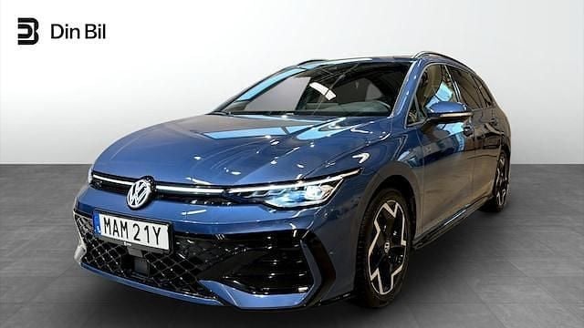 Mörkblå Begagnad 2024 VW Golf VIII R-line Kombi | 359 900 kr (Dyr) - Bild 1/4