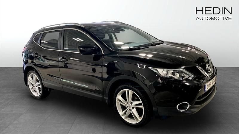 Svart (black) Begagnad 2017 Nissan Qashqai SUV | 134 900 kr (Marknadspris) - Bild 1/4
