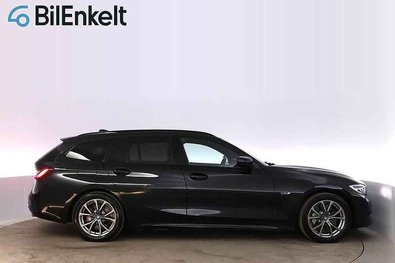 Begagnad BMW 330e Sport Line 184 HK (135 kW) 2021 Svart Kombi