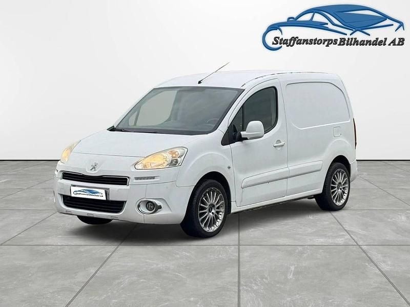 Vit Begagnad 2014 Peugeot Partner Minibuss | 49 900 kr (Marknadspris) - Bild 1/4