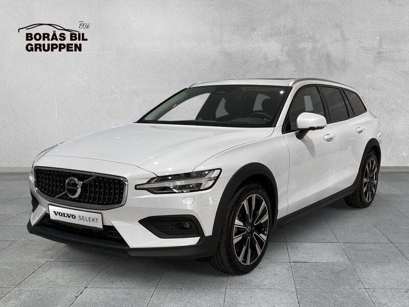 Vit Begagnad 2024 Volvo V60 CC Ultimate Kombi | 519 000 kr (Marknadspris) - Bild 1/4