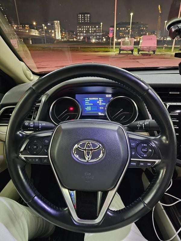 Begagnad Toyota Camry Hybrid Executive 218 HK (160 kW) 2020