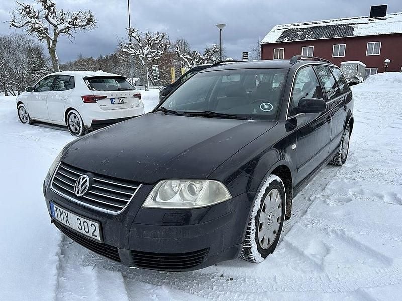 Svart Begagnad 2002 VW Passat Trendline Kombi | 10 900 kr (Bra pris) - Bild 1/4