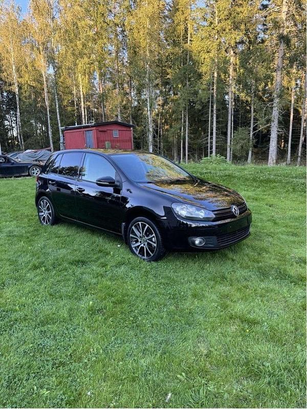 Svart Begagnad 2009 VW Golf VI Halvkombi | 55 000 kr (Lite dyr) - Bild 1/4
