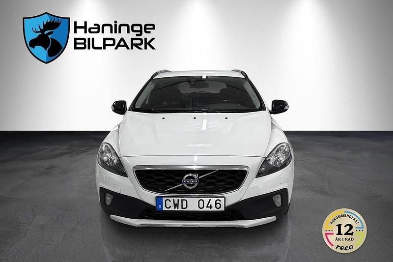 Vit Begagnad 2014 Volvo V40 CC Kombi | 119 995 kr (Marknadspris) - Bild 1/2