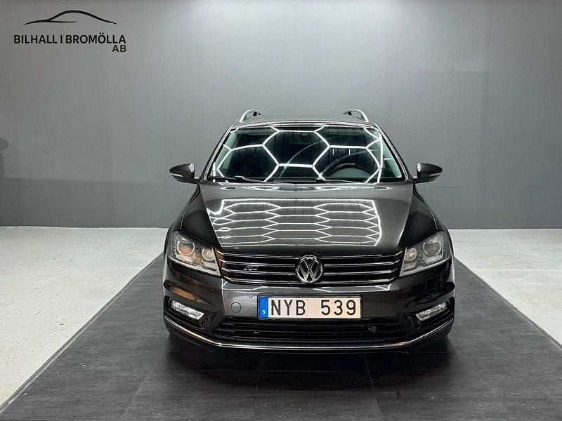 Mörkbrun (brun) Begagnad 2014 VW Passat GT Kombi | 114 900 kr (Marknadspris) - Bild 1/4