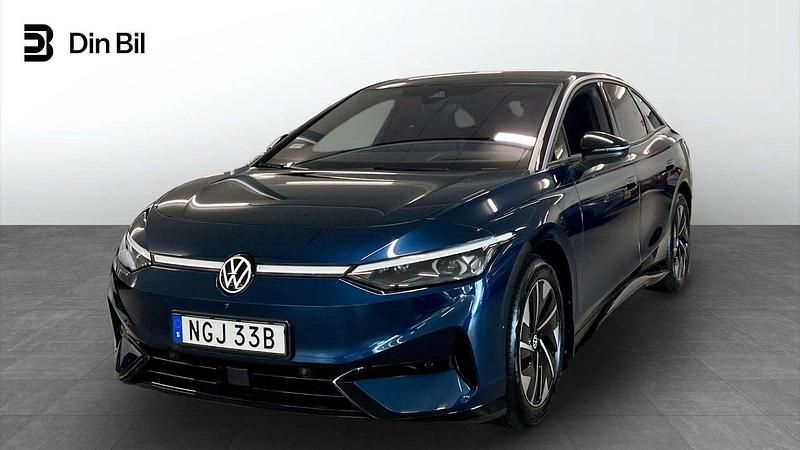 Blå Begagnad 2024 VW ID.7 Pro Sedan | 509 900 kr (Bra pris) - Bild 1/4