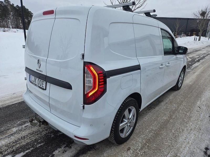 Begagnad Renault Kangoo 89 kW (122 HK) 2023 Vit Minibuss