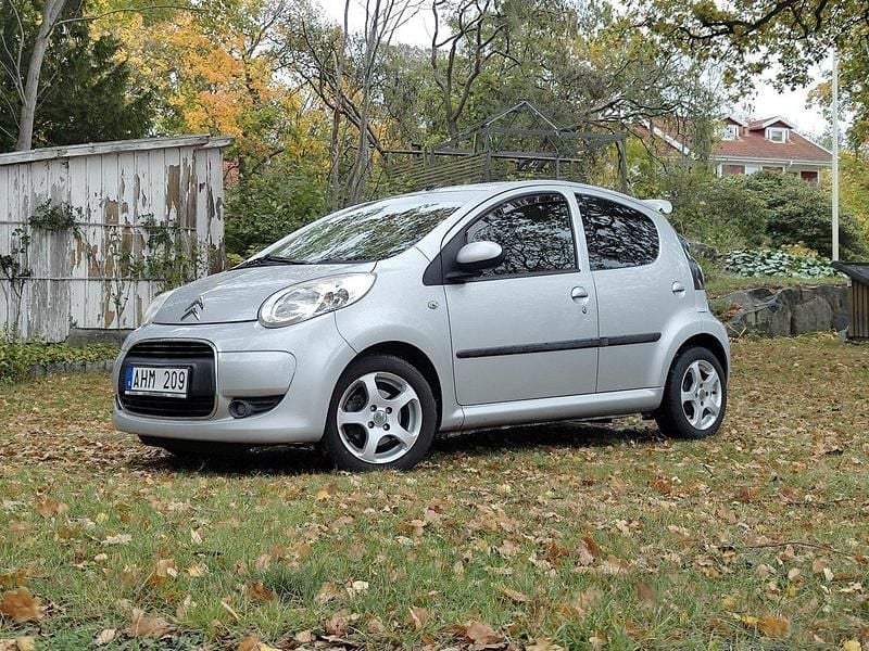 Silver Begagnad 2009 Citroën C1 Halvkombi | 32 500 kr (Marknadspris) - Bild 1/4