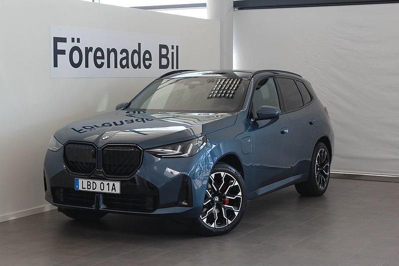 Blå Ny 2025 BMW X3 M Sport SUV | 823 900 kr (Marknadspris) - Bild 1/4