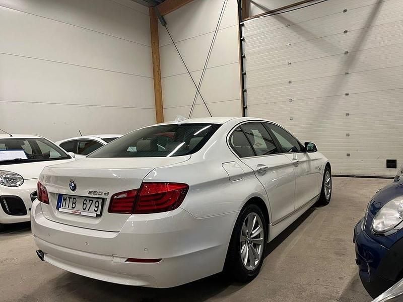 Begagnad BMW 520 184 HK (135 kW) 2012 Vit Sedan