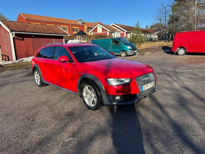 Begagnad Audi A4 Allroad 177 HK (130 kW) 2012 Röd Kombi