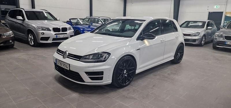 Vit Begagnad 2016 VW Golf VII R Halvkombi | 189 900 kr (Marknadspris) - Bild 1/4