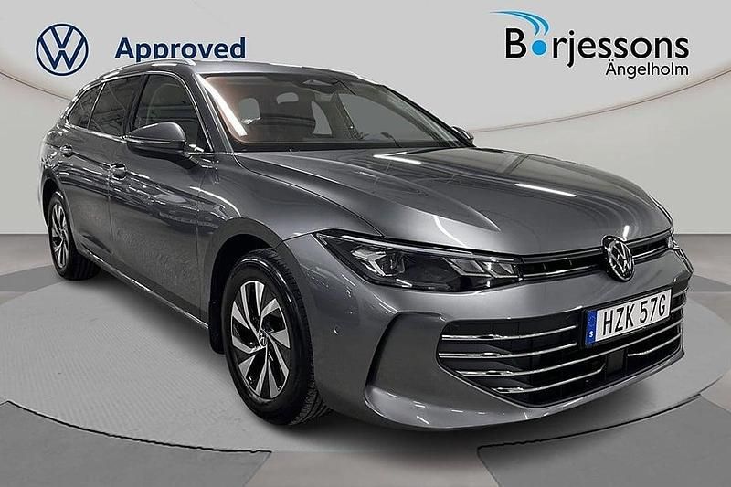 Grå Begagnad 2024 VW Passat Kombi | 344 000 kr (Dyr) - Bild 1/4