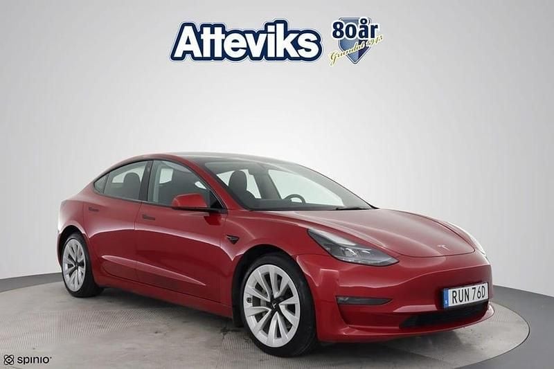Röd Begagnad 2023 Tesla Model 3 Long Range AWD Sedan | 328 900 kr (Marknadspris) - Bild 1/3
