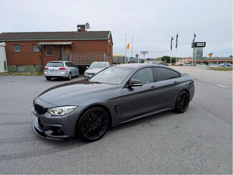 Grå Begagnad 2015 BMW 435 Gran Coupé M Sport Sportkupé | 254 900 kr (Bra pris) - Bild 1/4