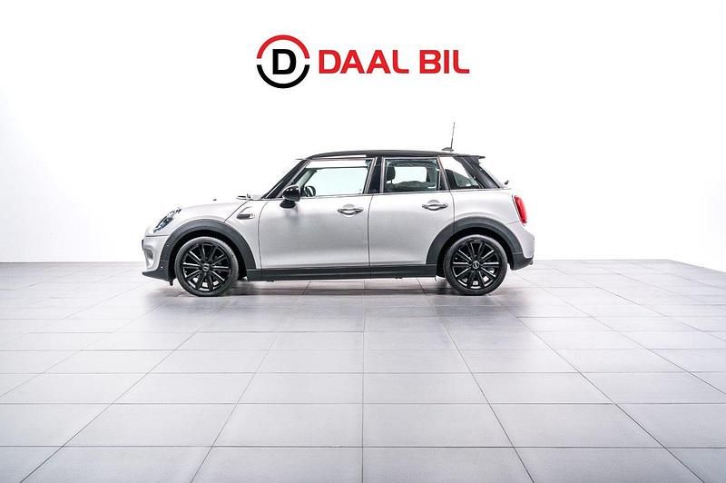 Silver Begagnad 2019 Mini Cooper Chili Halvkombi | 189 700 kr (Marknadspris) - Bild 1/4