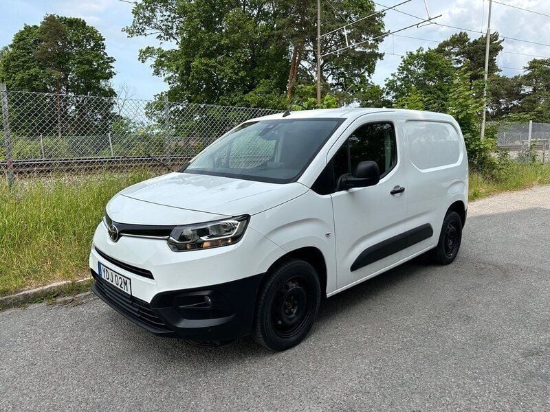 Vit Begagnad 2022 Toyota Proace City Van | 261 250 kr (Marknadspris) - Bild 1/4