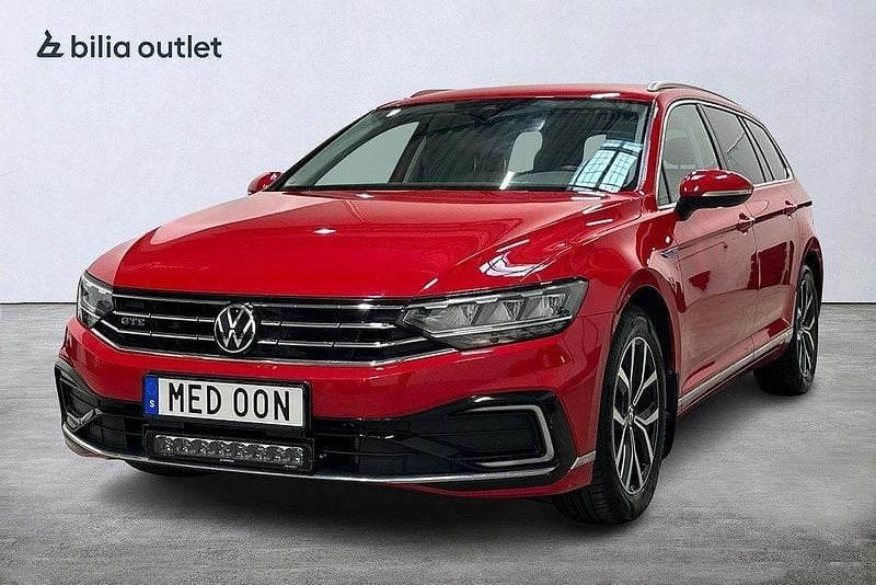 Röd Begagnad 2020 VW Passat GTE Kombi | 269 900 kr (Marknadspris) - Bild 1/4