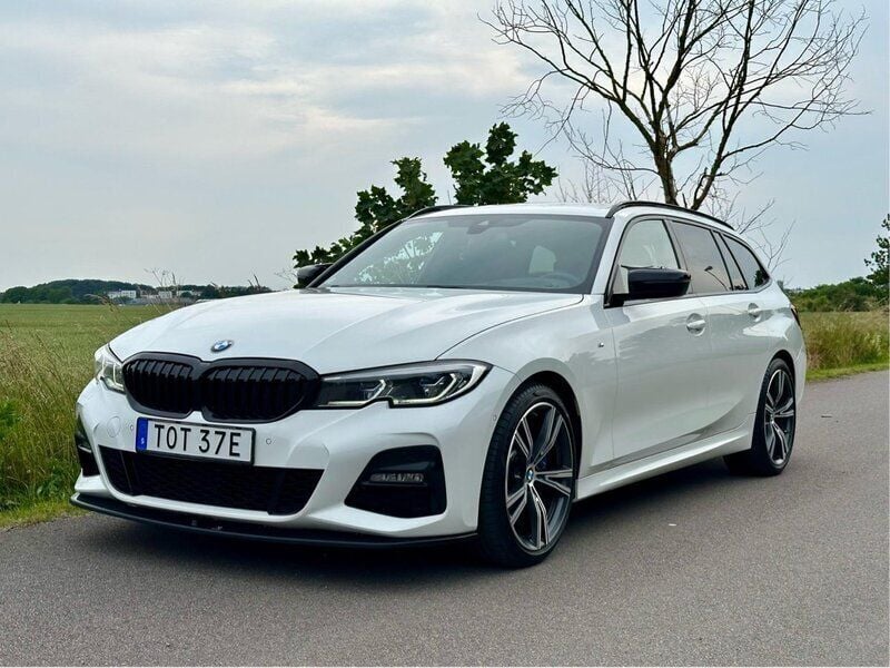Vit Begagnad 2020 BMW 330 M Sport Kombi | 370 000 kr (Marknadspris) - Bild 1/4