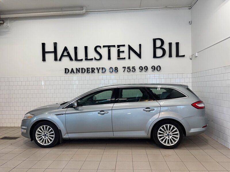 Grå (grå metallic) Begagnad 2012 Ford Mondeo Titanium Kombi | 119 000 kr (Marknadspris) - Bild 1/4