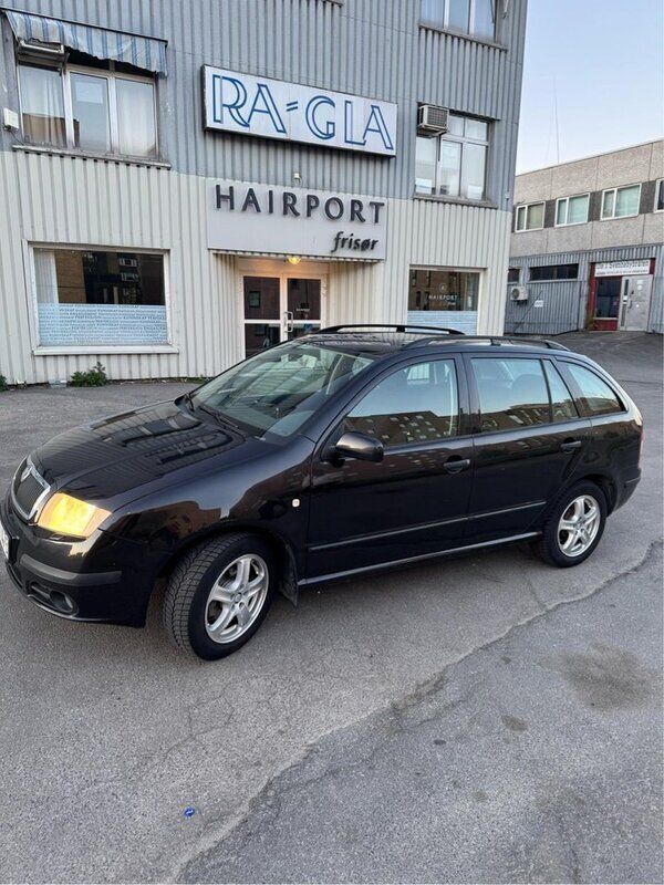 Svart Begagnad 2007 Skoda Fabia Kombi | 19 500 kr (Marknadspris) - Bild 1/4
