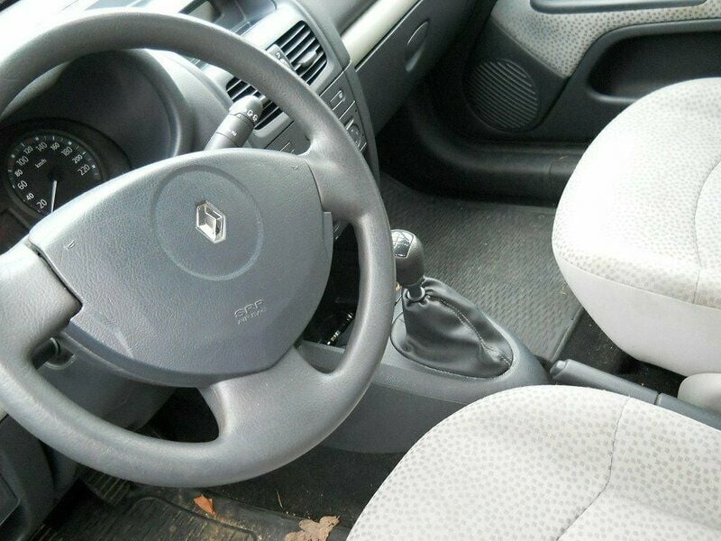 Begagnad Renault Clio R.S. Authentique 75 HK (55 kW) 2005 Blå Halvkombi