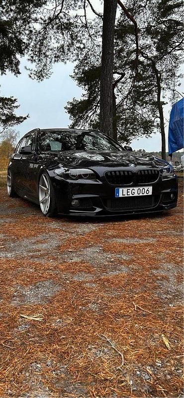 Svart Begagnad 2011 BMW 535 M Sport Kombi | 199 999 kr (Dyr) - Bild 1/4