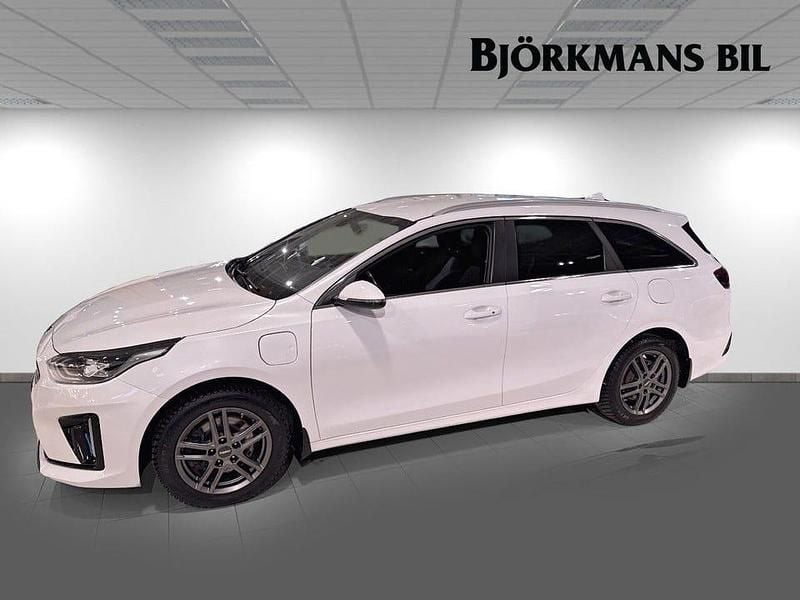 Begagnad Kia Ceed Sportswagon Advance 141 HK (103 kW) 2021 Vit Kombi