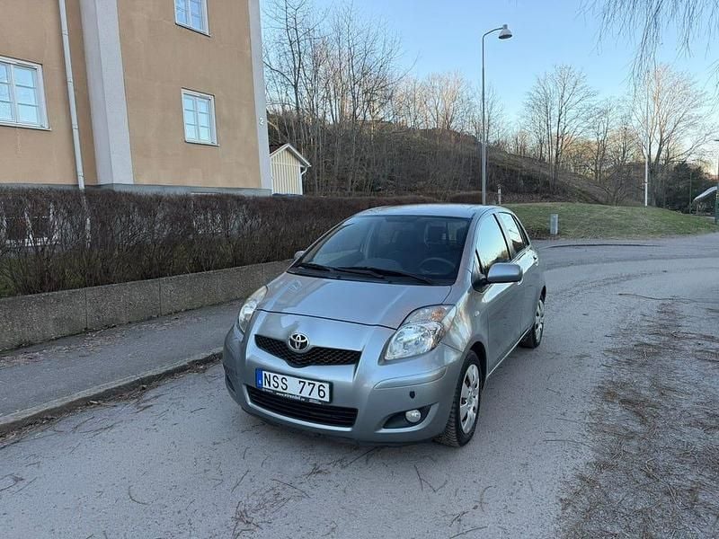 Begagnad 2010 Toyota Yaris Halvkombi | 26 500 kr (Marknadspris) - Bild 1/4