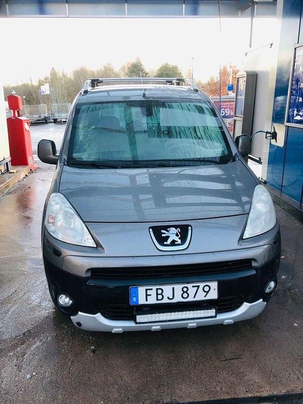 Grå Begagnad 2010 Peugeot Partner Tepee Minibuss | 23 000 kr - Bild 1/4