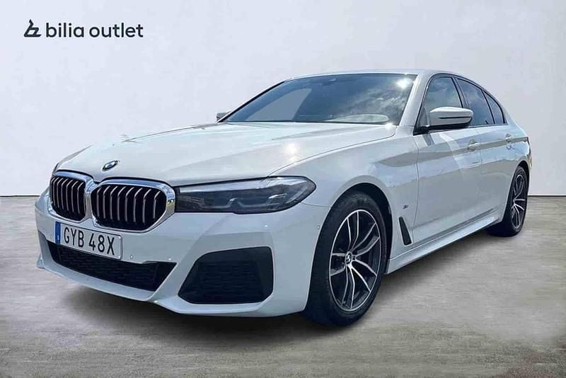 Vit Begagnad 2021 BMW 520 Sedan | 389 900 kr - Bild 1/1