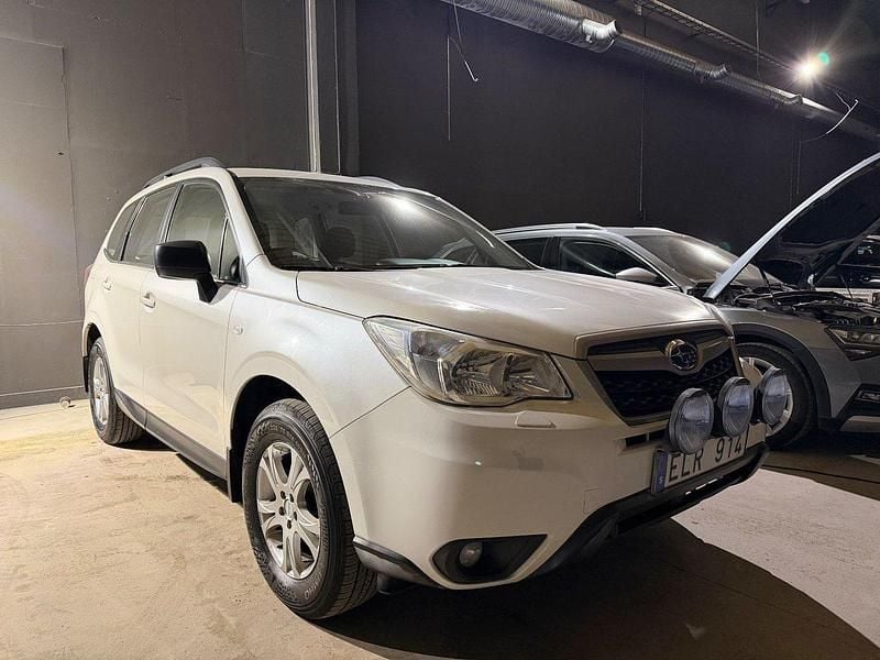 Vit Begagnad 2013 Subaru Forester SUV | 130 000 kr (Bra pris) - Bild 1/4