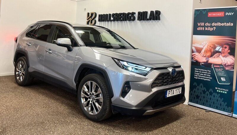 Silver Begagnad 2024 Toyota RAV4 Hybrid Executive SUV | 469 900 kr (Marknadspris) - Bild 1/4