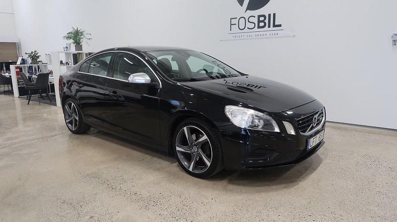 Svart Begagnad 2011 Volvo S60 R-Design Sedan | 99 900 kr (Lite dyr) - Bild 1/4