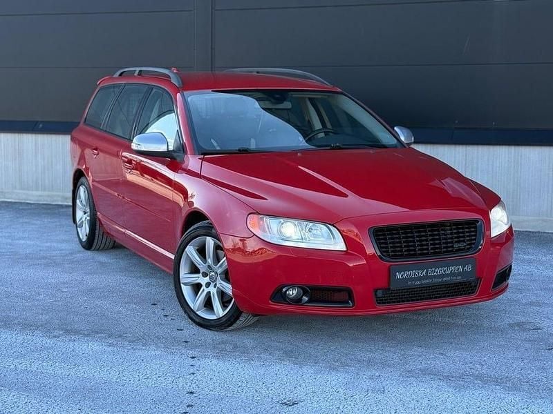 Begagnad Volvo V70 R-Design 180 HK (132 kW) 2011 Röd Kombi