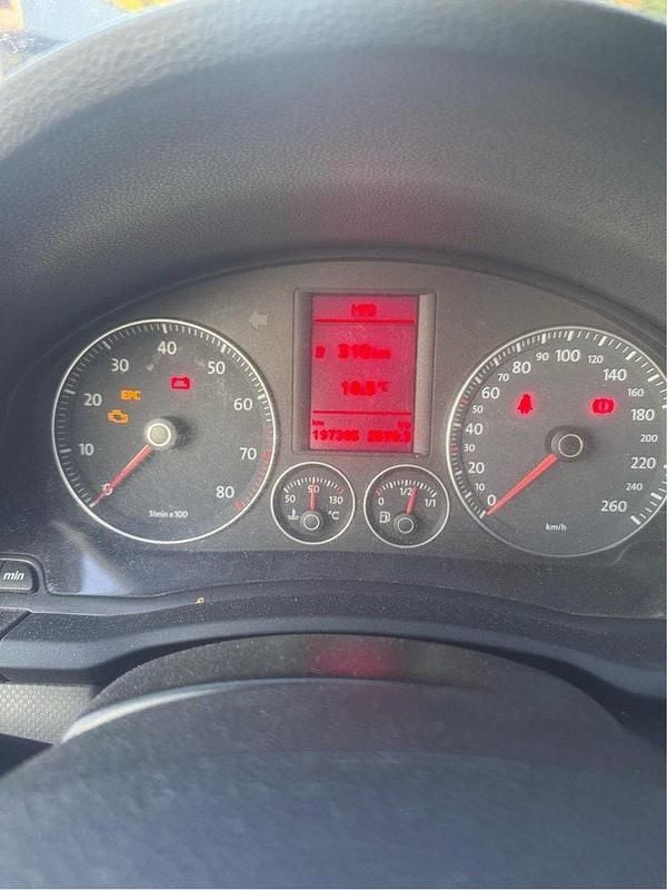 Silver Begagnad 2008 VW Golf Trendline Halvkombi | 28 900 kr (Marknadspris) - Bild 1/4