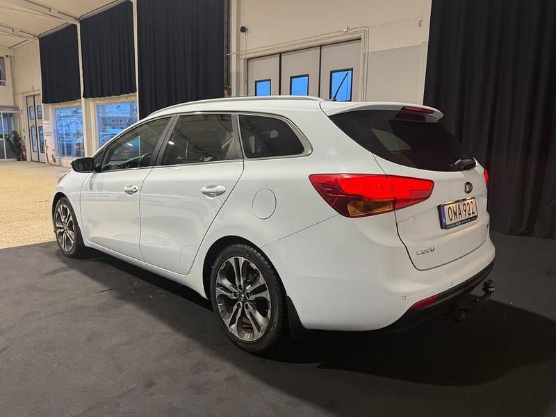 Begagnad Kia Ceed Sportswagon Comfort 128 HK (94 kW) 2015 Vit Kombi