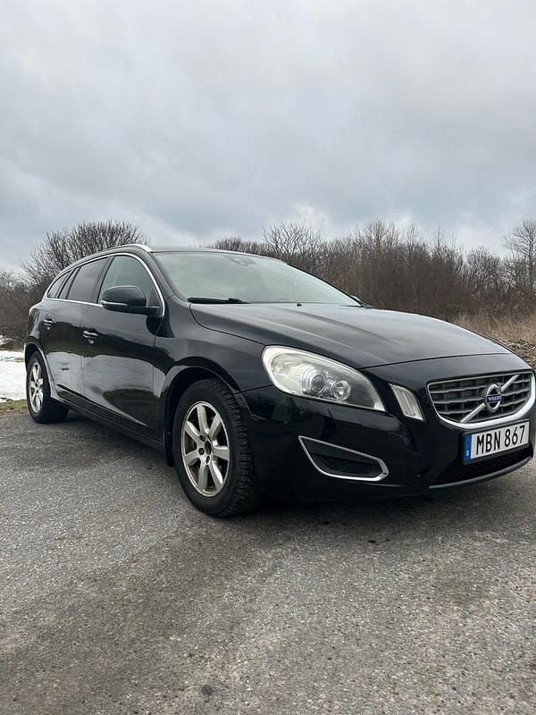 Begagnad 2012 Volvo V60 Kombi | 60 000 kr (Marknadspris) - Bild 1/4
