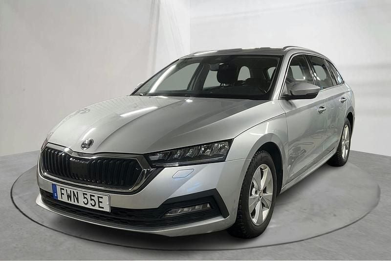 Silver Begagnad 2021 Skoda Octavia Kombi | 229 000 kr (Superpris) - Bild 1/4