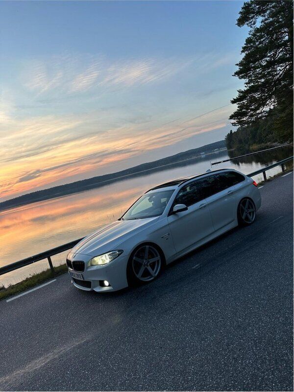 Vit Begagnad 2015 BMW 520 M Sport Kombi | 140 000 kr (Marknadspris) - Bild 1/4