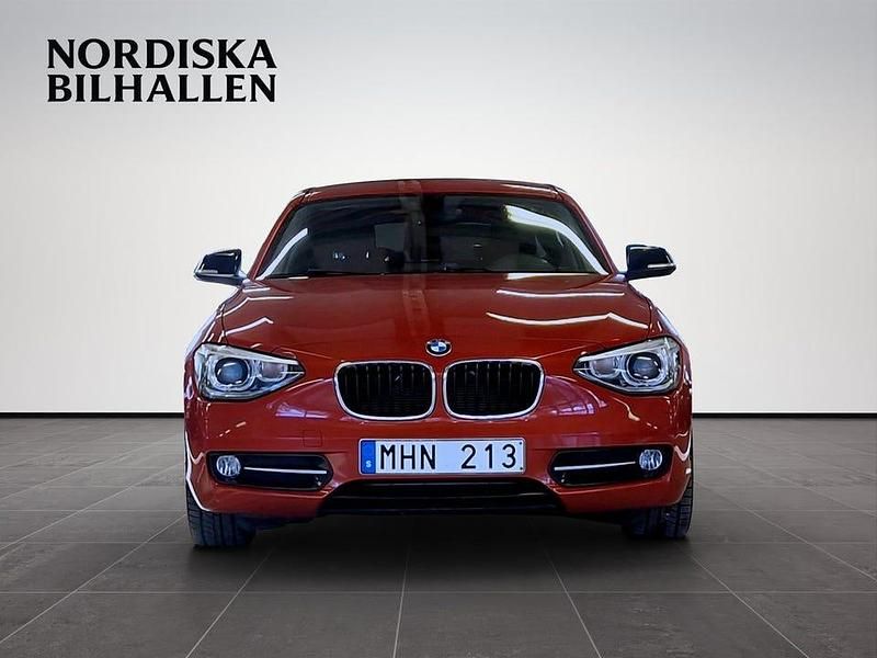 Begagnad BMW 118 Sport Line 143 HK (105 kW) 2012 Orange Halvkombi