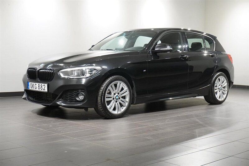 Safirsvart metallic Begagnad 2016 BMW 118 M Sport Halvkombi | 149 800 kr (Marknadspris) - Bild 1/4