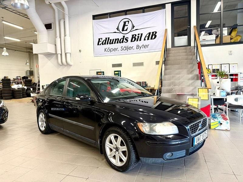 Svart Begagnad 2003 Volvo S40 Sedan | 49 800 kr (Lite dyr) - Bild 1/4