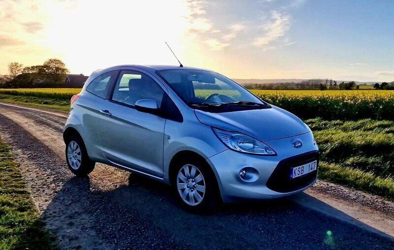Grå Begagnad 2010 Ford Ka Halvkombi | 28 500 kr (Marknadspris) - Bild 1/4