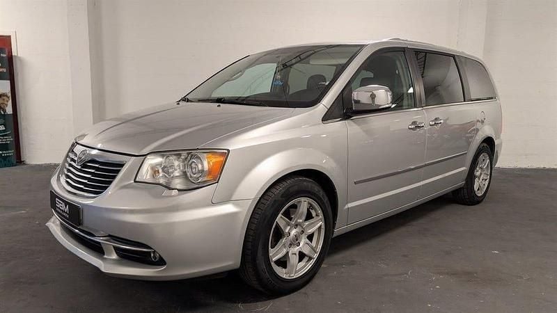 Grå Begagnad 2013 Lancia Voyager Minibuss | 99 900 kr (Marknadspris) - Bild 1/4