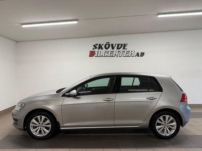 Silver Begagnad 2013 VW Golf VII Halvkombi | 122 900 kr (Lite dyr) - Bild 1/4
