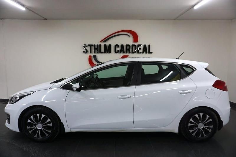 Begagnad Kia Ceed 136 HK (100 kW) 2017 Vit Halvkombi