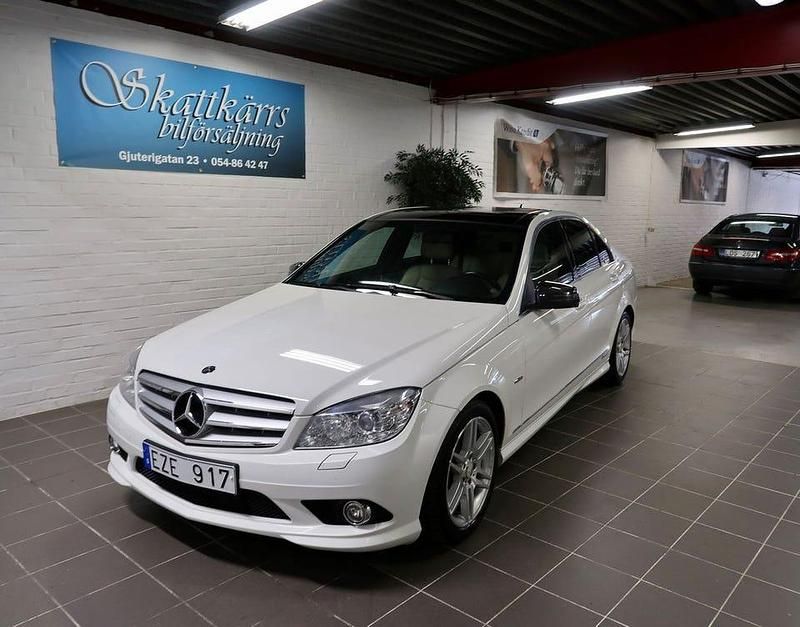 Vit Begagnad 2010 Mercedes C220 AMG Sedan | 129 000 kr (Marknadspris) - Bild 1/4